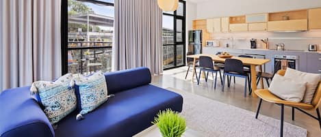 Premium bedding, in-room safe, individually decorated