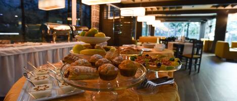 Tägliches inbegriffenes Frühstücksbuffet