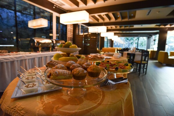 Ilmainen päivittäinen buffetaamiainen