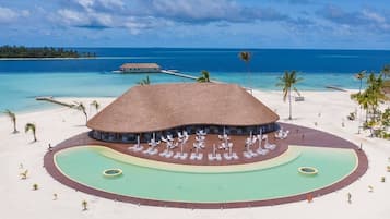 حمّام سباحة خارجي