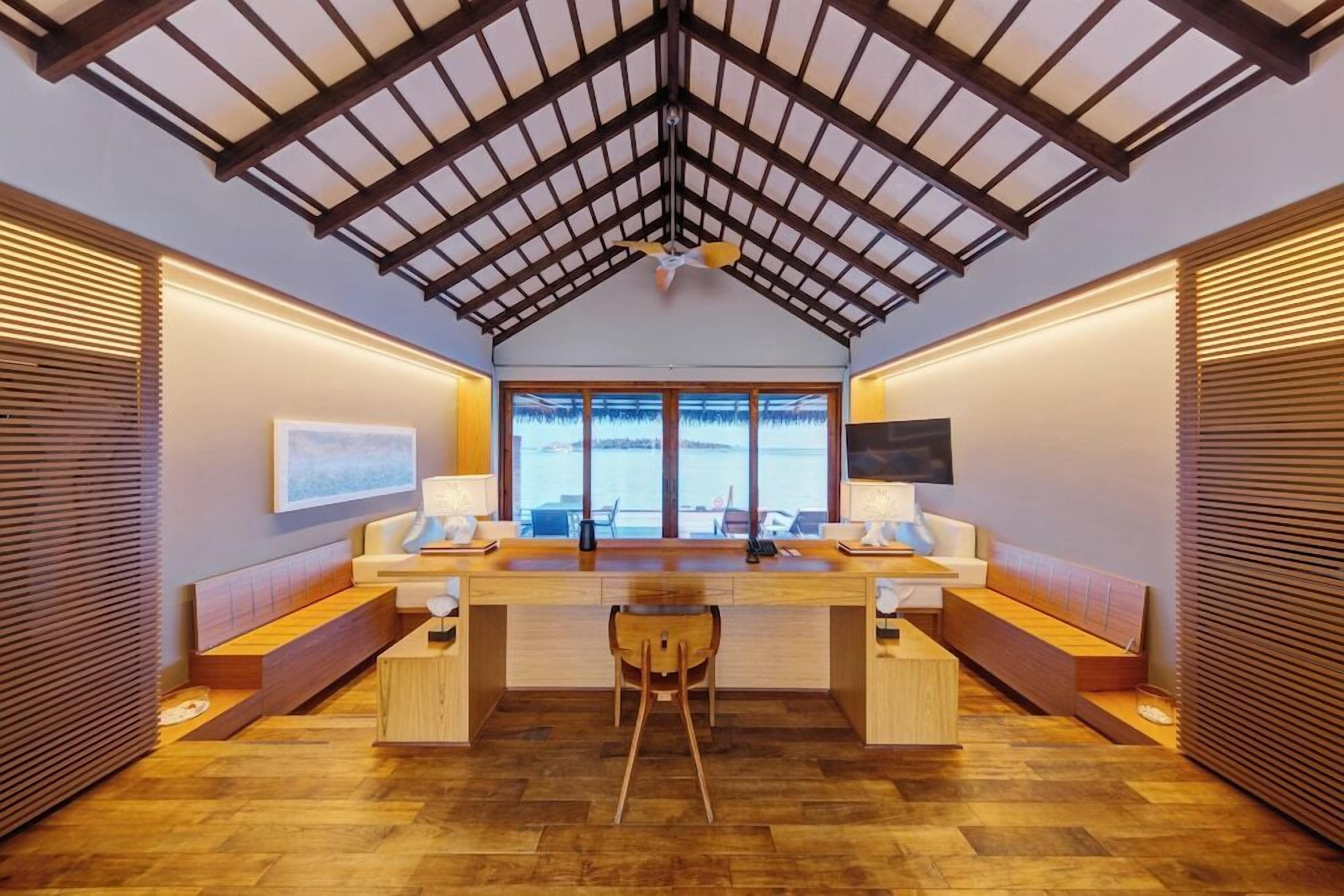 المنشأة من الداخل