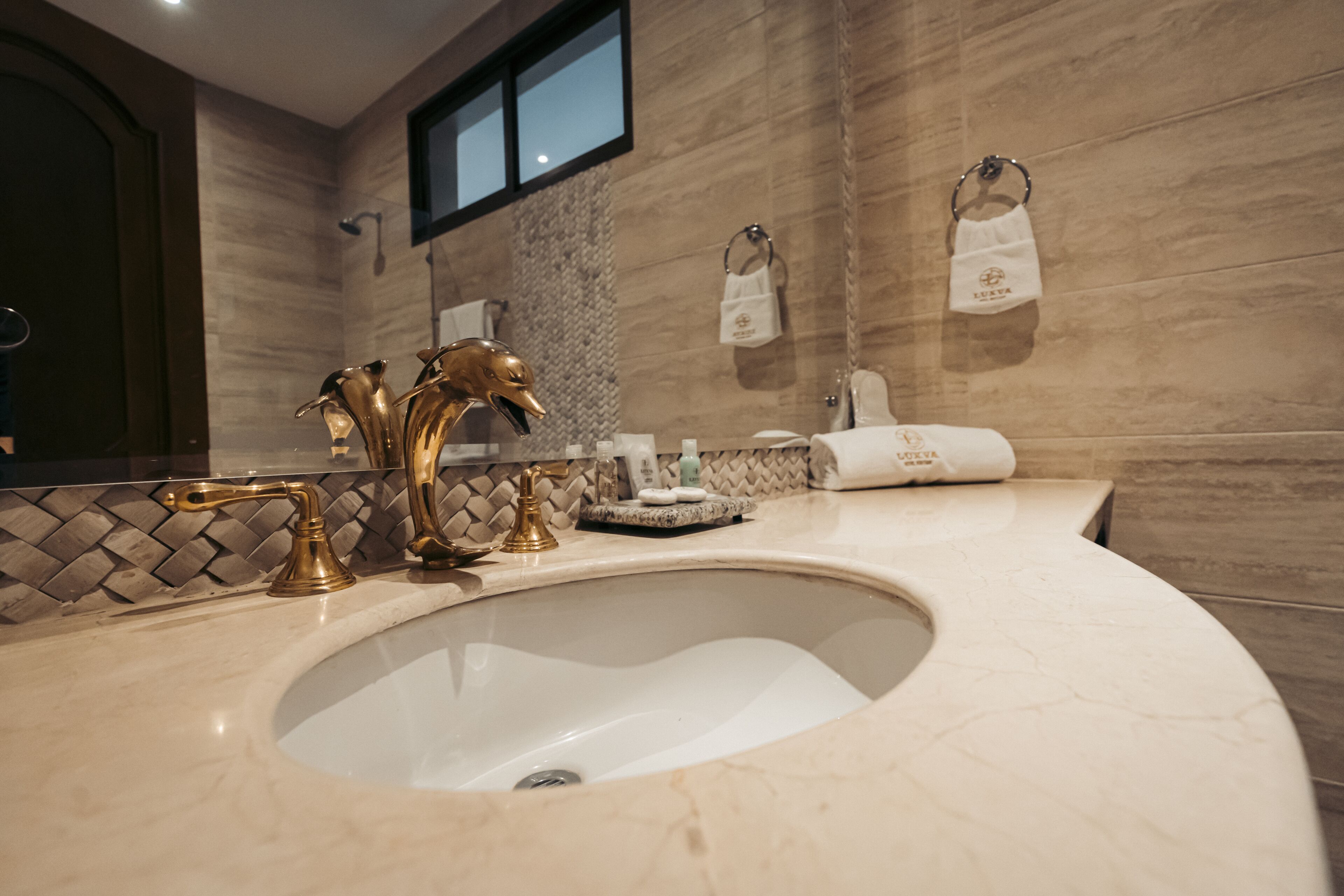 deluxe double room | bathroom | shower, rainfall showerhead, hair dryer, bidet