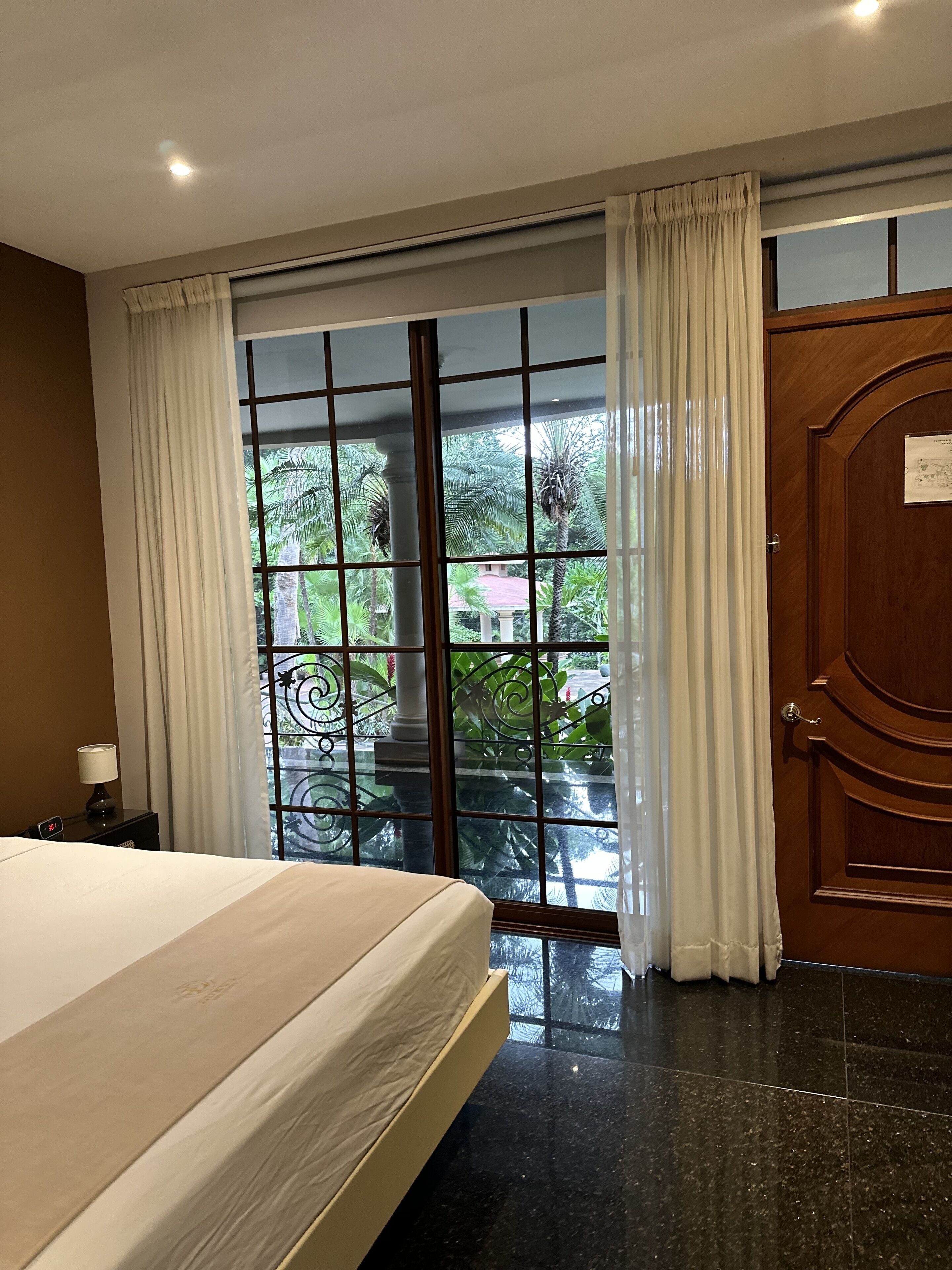 deluxe single room | 1 bedroom, desk, laptop workspace, blackout curtains