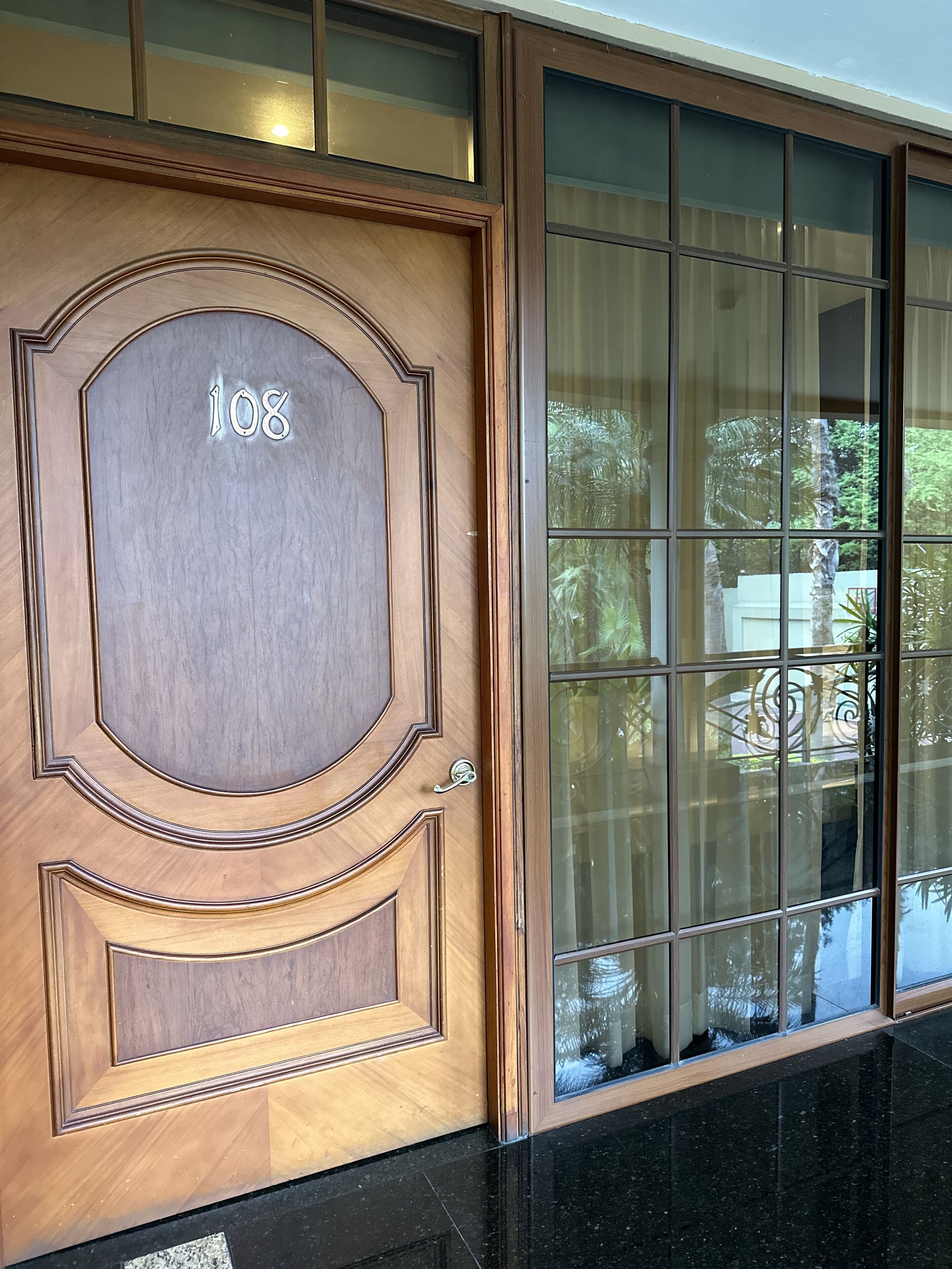 deluxe single room | 1 bedroom, desk, laptop workspace, blackout curtains