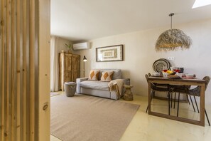 Appartement, 1 chambre, terrasse | Aire de séjour | Jouets