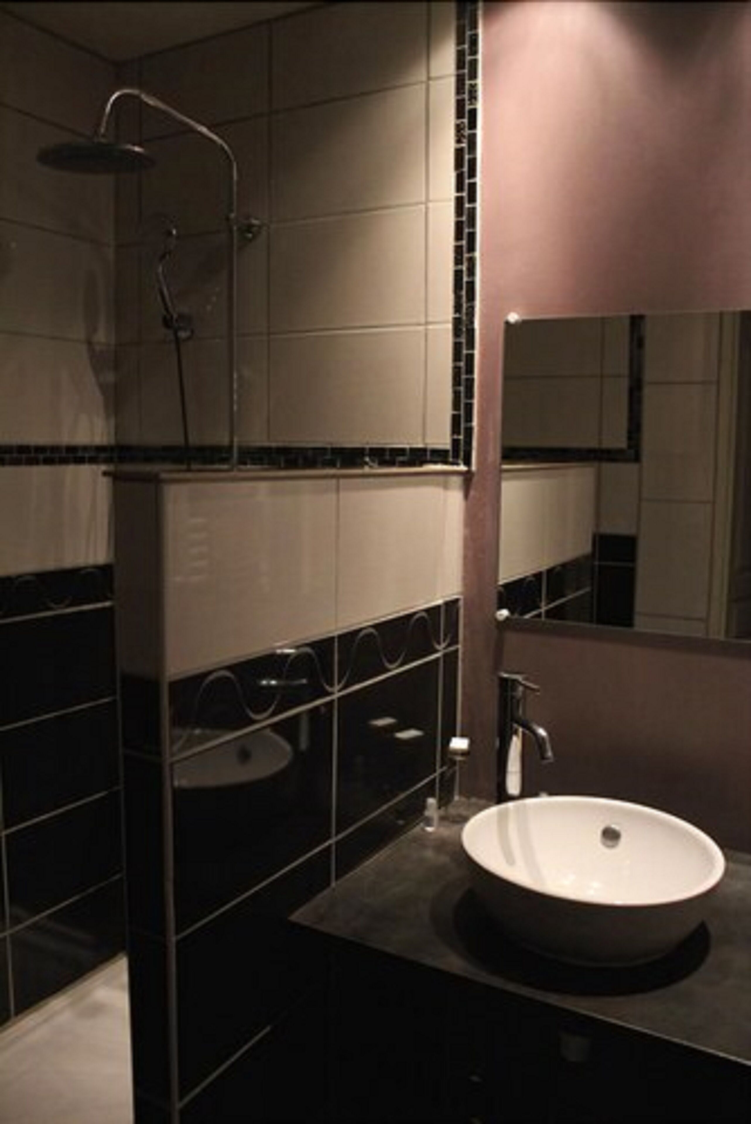 Chambre Quadruple (Paris) | Lavabo de la salle de bain