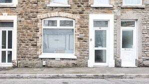 Front of property - Great Space in Morriston (Swansea)