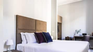Kamar Double Klasik | Seprai antialergi, selimut bulu angsa, minibar, dan brankas
