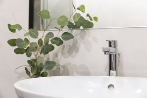 Superior Double Room | Bathroom sink - Giubbonari Suites (Rome)