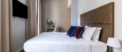Classic Double Room | Hypo-allergenic bedding, down comforters, minibar, in-room safe