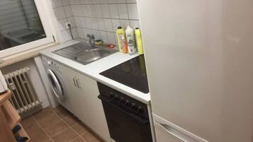 Kamar Quadruple Basic | Dapur pribadi | Lemari es, microwave, kompor, dan mesin pembuat kopi/teh