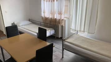 Basic Quadruple Room | Desk, free WiFi, bed sheets