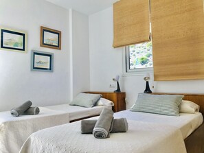 4 Schlafzimmer, Schreibtisch, Bügeleisen/Bügelbrett, Reisekinderbett