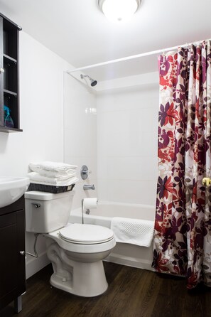 Bathtub, free toiletries, hair dryer, towels