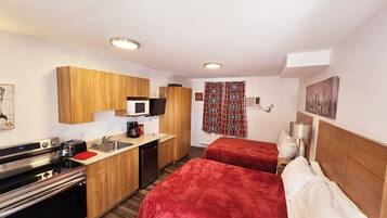 Habitación cuádruple Confort | Ropa de cama de alta calidad y colchones viscoelásticos