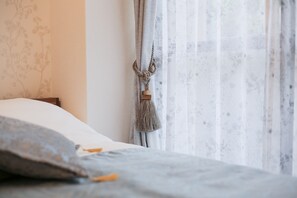 1 bedroom, premium bedding, individually decorated - Grand Court Namba 205 (Osaka)