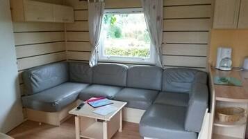 Basic Mobile Home, 3 Bedrooms | Individually decorated, individually furnished, free WiFi