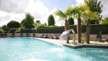 Seasonal outdoor pool, open 10:00 AM to 7:30 PM, pool loungers