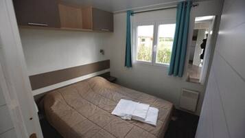 Basic Mobile Home, 3 Bedrooms | Individually decorated, individually furnished, free WiFi