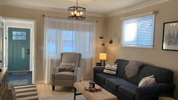 Een smart-tv en boeken