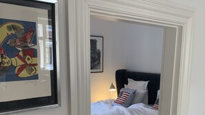 A bedroom with a bed, pillows, and a framed picture on the wall. - Apartment 1 bedroom Grønnegade (Copenhagen)