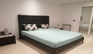 4 habitaciones, tabla de planchar con plancha, wifi y ropa de cama 