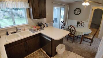 Coffee/tea maker, fridge, microwave, oven