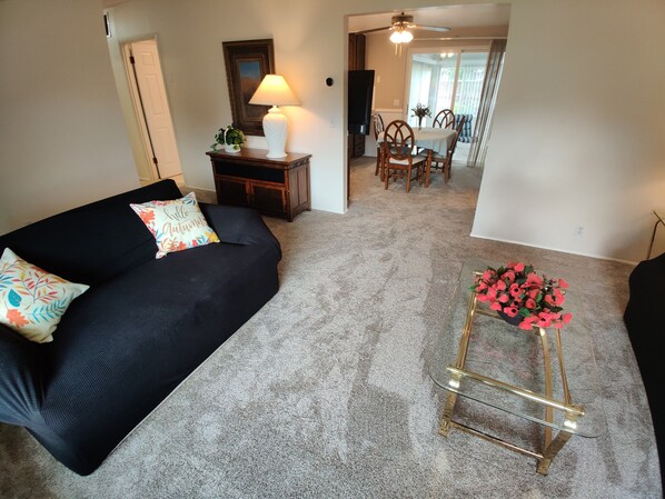 Smart-TV, DVD-Player, Stereoanlage