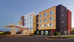A multi-story hotel with a modern design, featuring a prominent entrance and a variety of room layouts. - Fairfield Inn & Suites by Marriott Locust Grove I-75 South (Locust Grove)