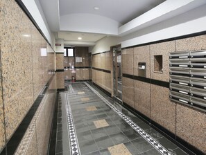 Interior entrance - Grand Court Namba 402 (Osaka)