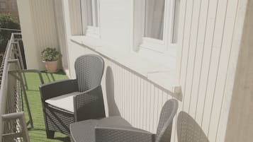 Camera 1 | Balcone