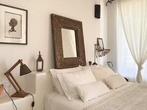 Dobbeltrom (Sappho) | Sengetøy av topp kvalitet, blendingsgardiner og wi-fi (inkludert)