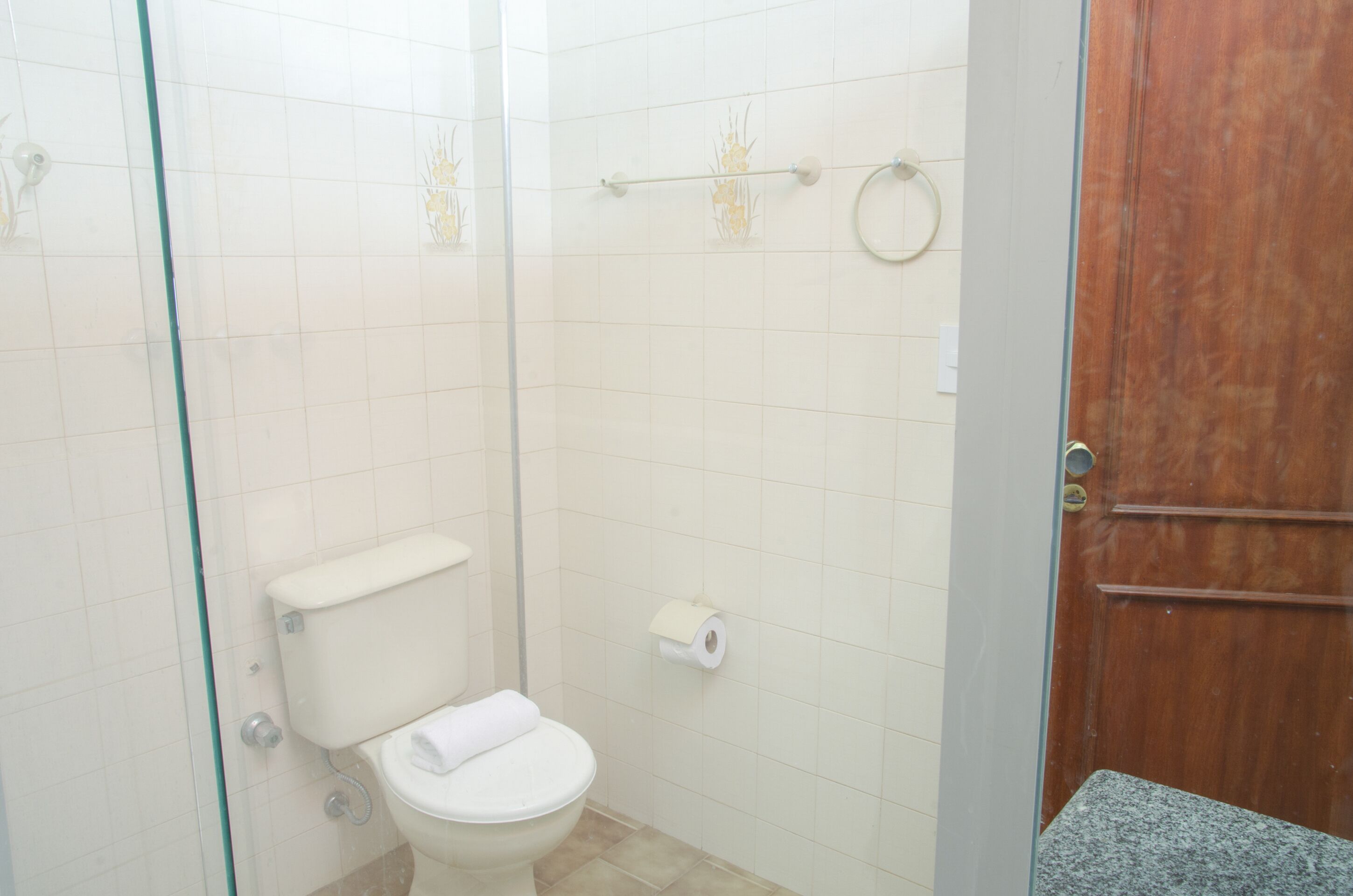 Quarto casal superior | Banheiro | Chuveiro, produtos de toalete grátis