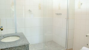 Bathroom sink - Hotel Jacutinga JS (Jacutinga)