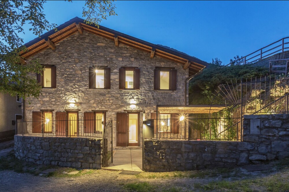 Lake Como - Villa with whirlpool between luxury and nature.