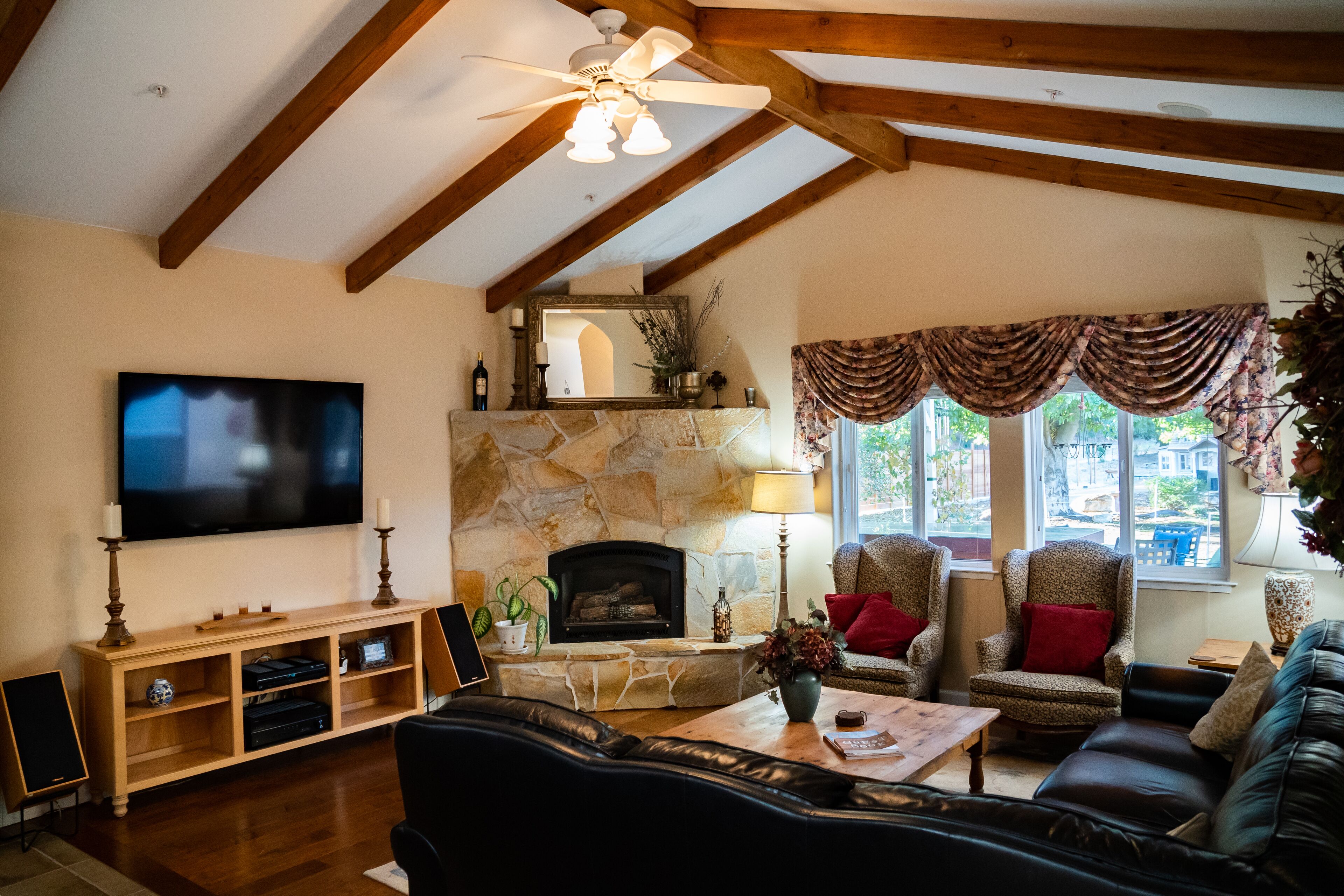 West Templeton Wine Retreat: 4BR/3BA, Pool & Hot Tub