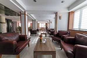 Lobby-lounge