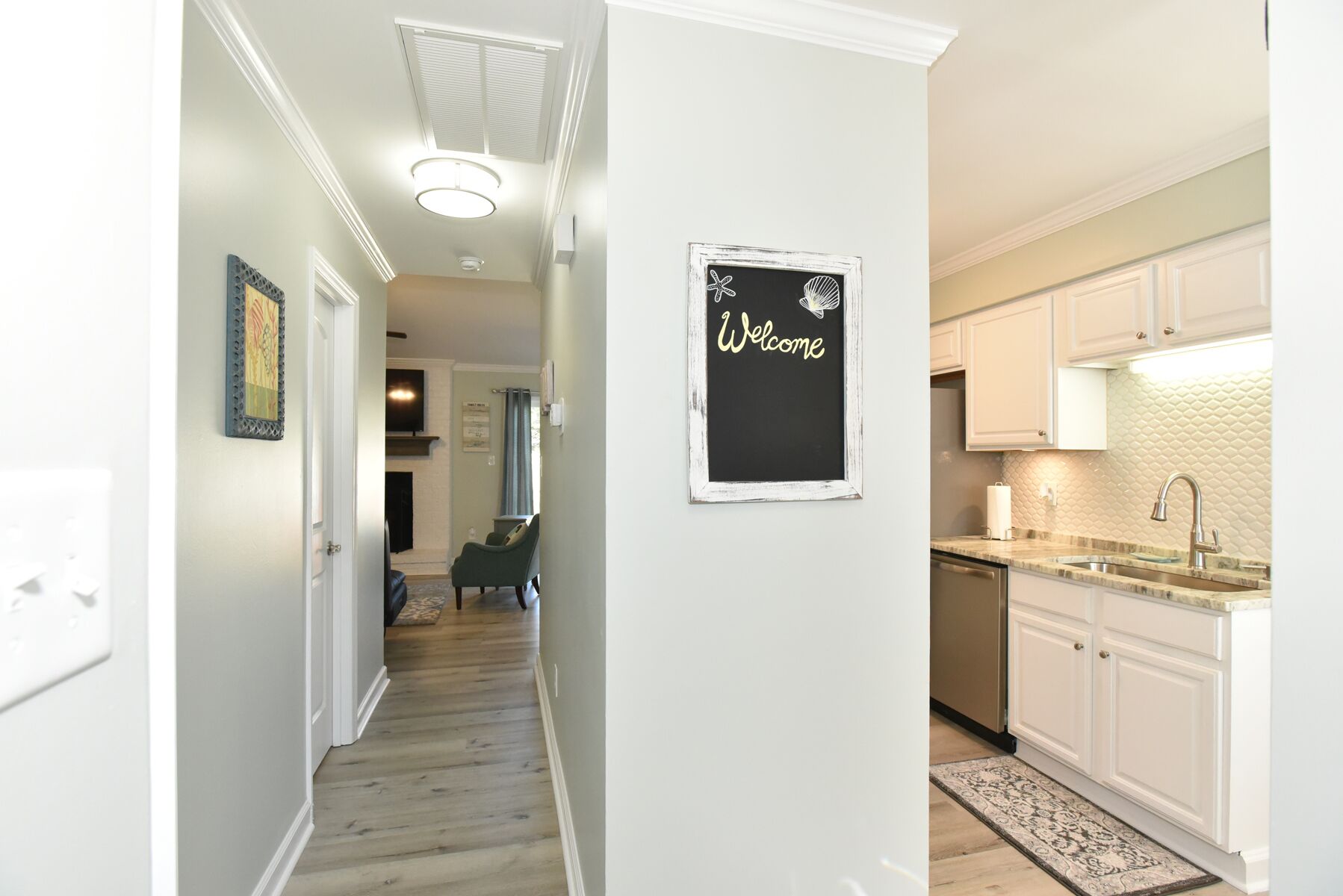 Near Camp LeJeune main gate,  Sleeps 6-7