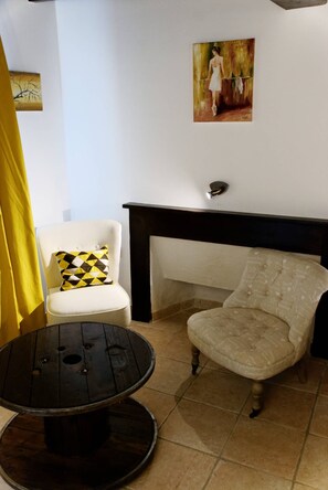 Room - Au Dessus de Parady (Gillonnay)