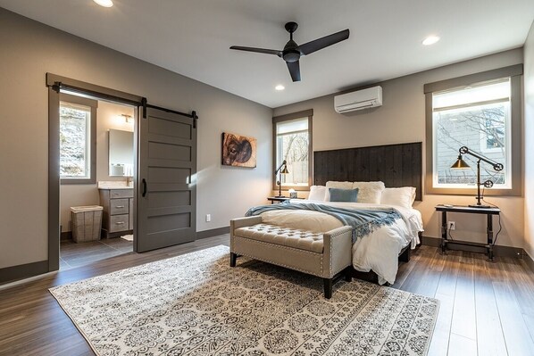 3 habitaciones, escritorio, tabla de planchar con plancha y wifi gratis 