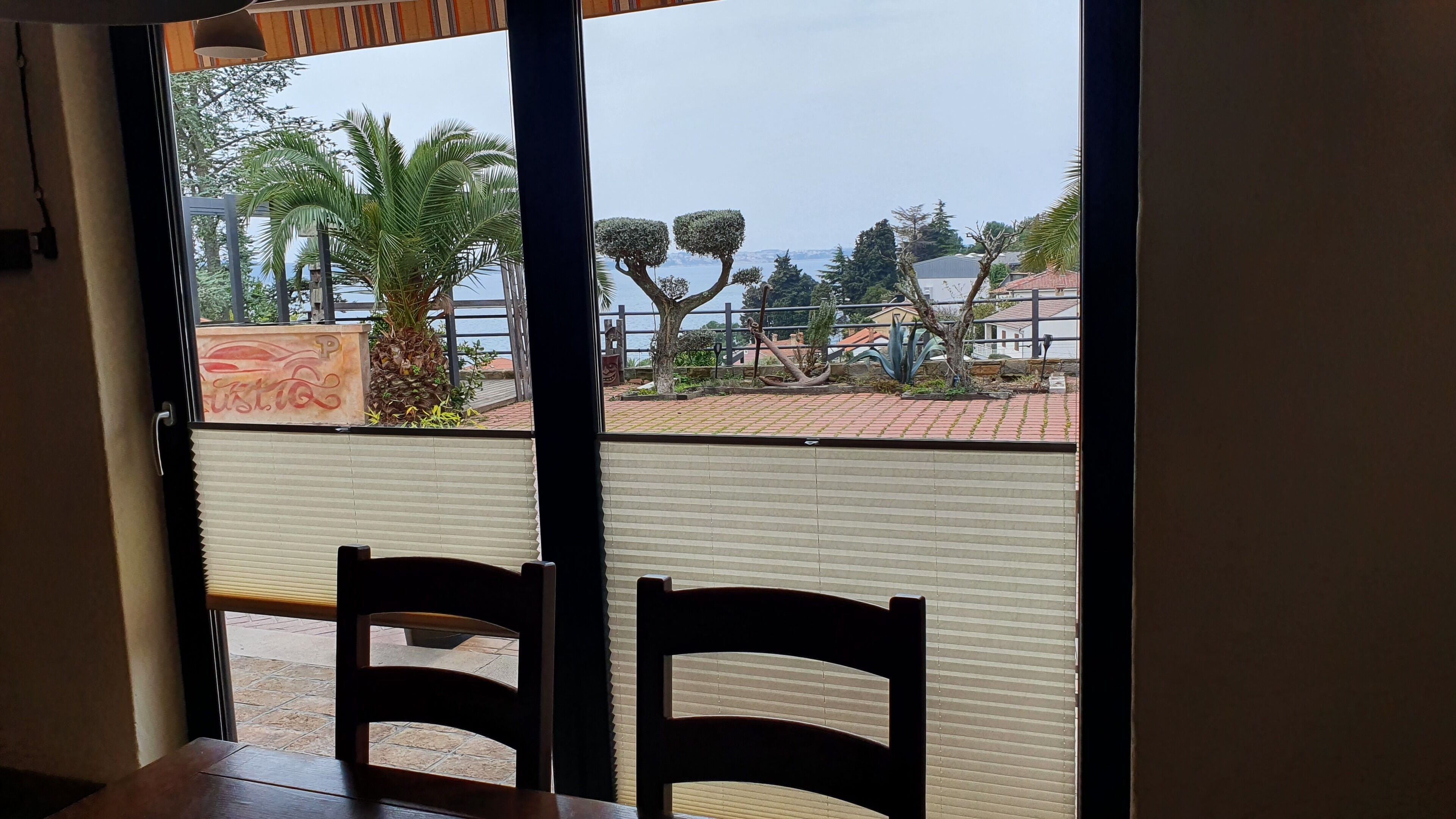 Estudio (Rustiq) | Área de sala de estar | Televisión LED 