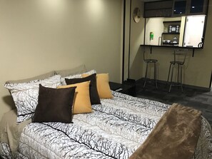 1 soverom, skrivebord og wi-fi