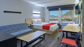 Superior kamer, 1 kingsize bed met slaapbank | Een bureau, een laptopwerkplek, verduisterende gordijnen