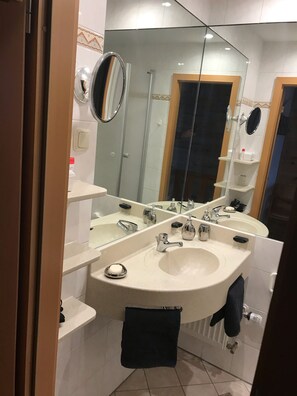 مجففات شعر، مناشف