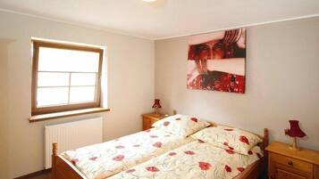 1 chambre, lit parapluie, Wi-Fi gratuit, draps fournis