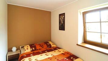 1 chambre, lit parapluie, Wi-Fi gratuit, draps fournis