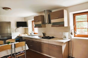 Fridge, stovetop, dishwasher, coffee/tea maker