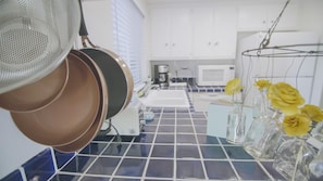 Microwave, oven, stovetop, dishwasher - Stylish and Bright unit across the street from the beach at half the cost! (Newport Beach)