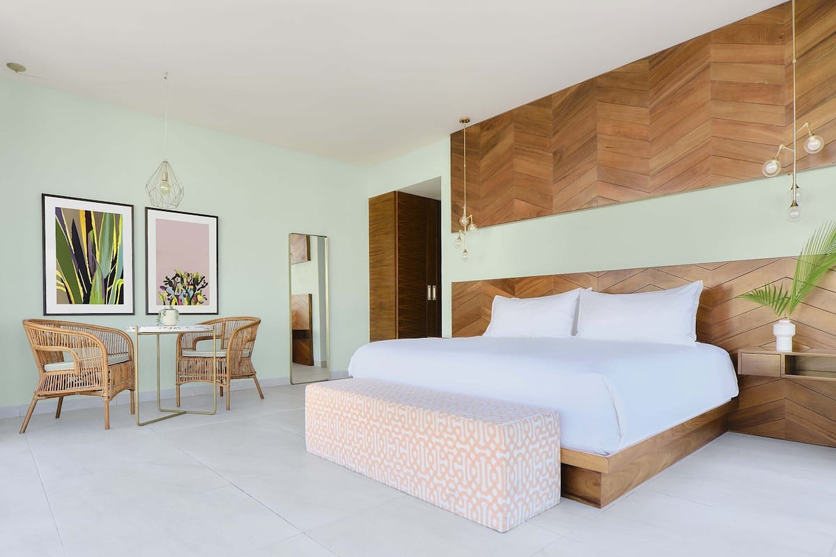 1 bedroom, in-room safe, blackout curtains, soundproofing