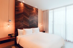 Deluxe Room | In-room safe, blackout drapes, soundproofing, iron/ironing board - CALIXTA Hotel (Playa del Carmen)